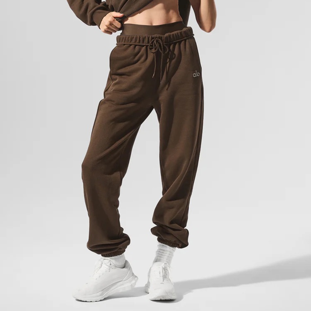ALO Yoga Accolade Sweatpants in Espresso